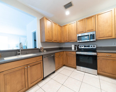 4198 Saint Lukes Lane - Photo Thumbnail 3