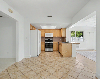 4800 Ne 25th Avenue - Photo Thumbnail 13