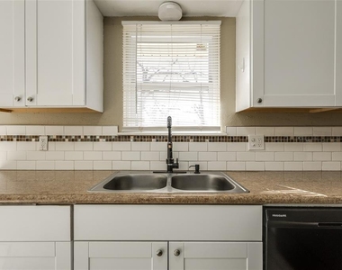 645 Lloyd Avenue - Photo Thumbnail 23