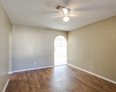645 Lloyd Avenue - Photo Thumbnail 5