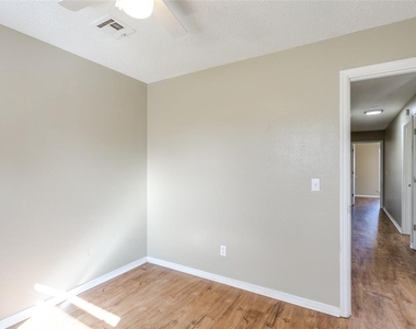 645 Lloyd Avenue - Photo Thumbnail 10