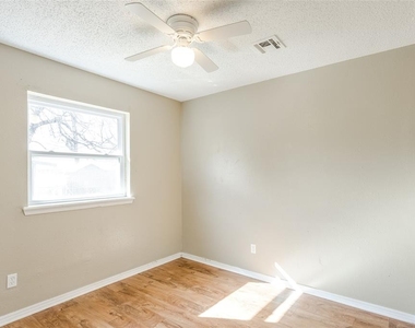 645 Lloyd Avenue - Photo Thumbnail 8