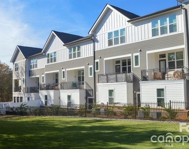 17014 Fairmount Way - Photo Thumbnail 2