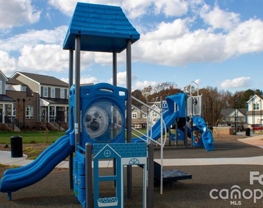 17014 Fairmount Way - Photo Thumbnail 26