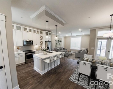 17014 Fairmount Way - Photo Thumbnail 5