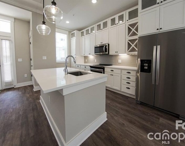 17014 Fairmount Way - Photo Thumbnail 15