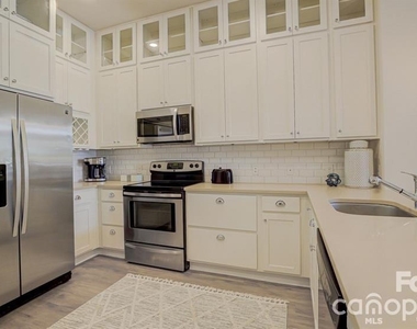 16408 Holly Crest Lane - Photo Thumbnail 29