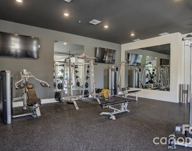 16408 Holly Crest Lane - Photo Thumbnail 13