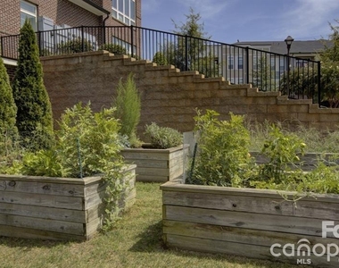 16408 Holly Crest Lane - Photo Thumbnail 25