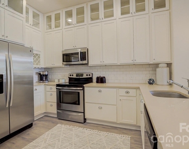 16408 Holly Crest Lane - Photo Thumbnail 29