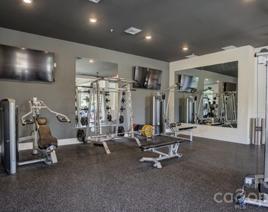 16408 Holly Crest Lane - Photo Thumbnail 13