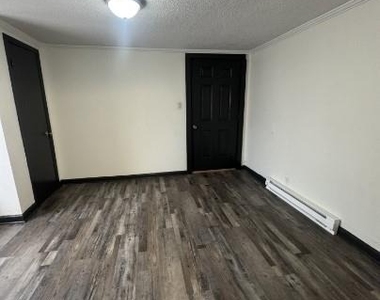 1417 Bank Street W - Photo Thumbnail 5