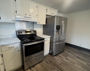 1417 Bank Street W - Photo Thumbnail 4