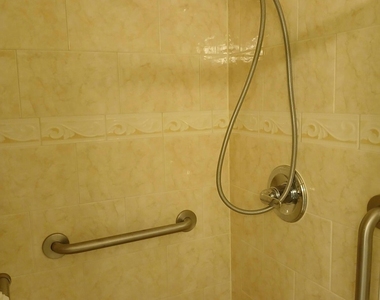 92 Seville - Photo Thumbnail 27