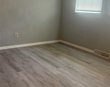 4707 Americana Avenue - Photo Thumbnail 2
