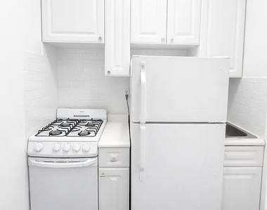 404 East 75th Street - Photo Thumbnail 5