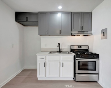 12221 Peacock Court - Photo Thumbnail 11