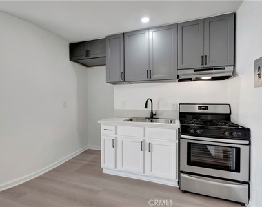 12221 Peacock Court - Photo Thumbnail 9