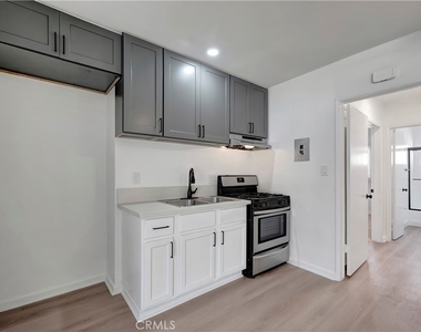 12221 Peacock Court - Photo Thumbnail 10
