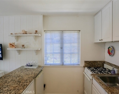 460 Saint Anns Drive - Photo Thumbnail 12