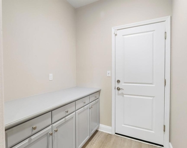 967 Dainty Ave. - Photo Thumbnail 9