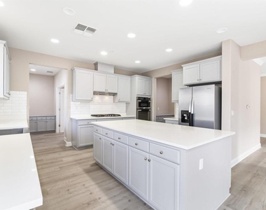 967 Dainty Ave. - Photo Thumbnail 7