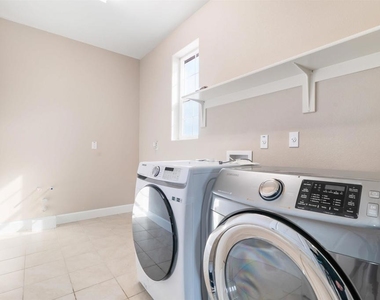 967 Dainty Ave. - Photo Thumbnail 18