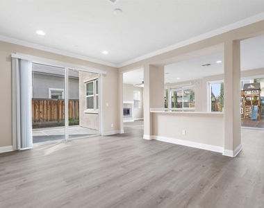 967 Dainty Ave. - Photo Thumbnail 4