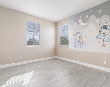 967 Dainty Ave. - Photo Thumbnail 15