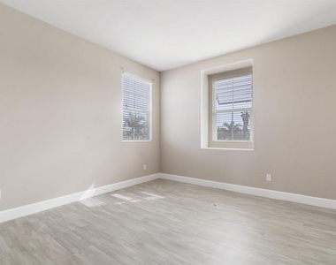 967 Dainty Ave. - Photo Thumbnail 17