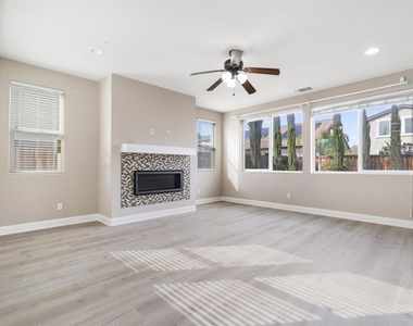 967 Dainty Ave. - Photo Thumbnail 5