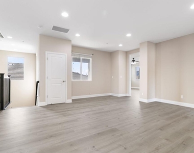 967 Dainty Ave. - Photo Thumbnail 13