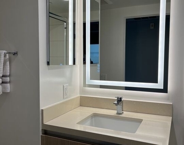 932 N Alfred Street - Photo Thumbnail 15
