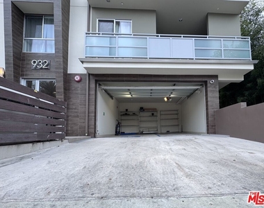 932 N Alfred Street - Photo Thumbnail 18
