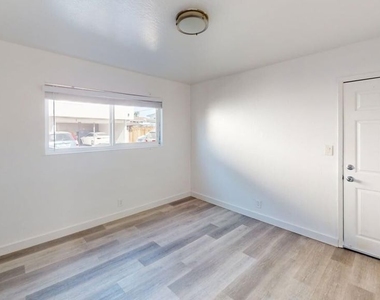 2129 Monroe Street - Photo Thumbnail 9