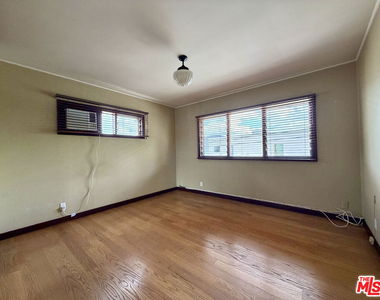 6871 Pacific View Drive - Photo Thumbnail 17