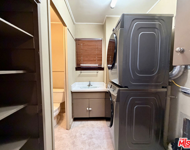 6871 Pacific View Drive - Photo Thumbnail 12