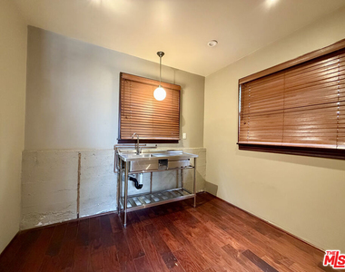 6871 Pacific View Drive - Photo Thumbnail 30