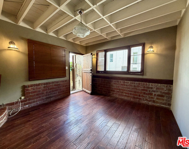 6871 Pacific View Drive - Photo Thumbnail 28