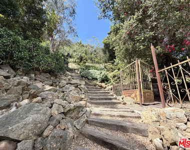 6871 Pacific View Drive - Photo Thumbnail 22