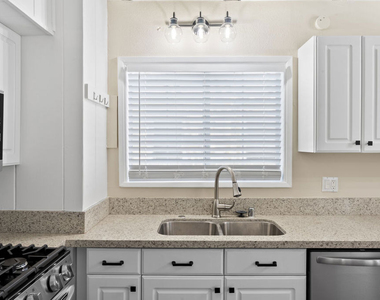 5541 Fallbrook Avenue - Photo Thumbnail 9