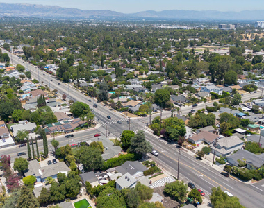 5541 Fallbrook Avenue - Photo Thumbnail 36