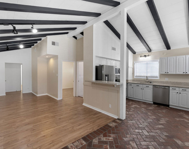 5541 Fallbrook Avenue - Photo Thumbnail 10