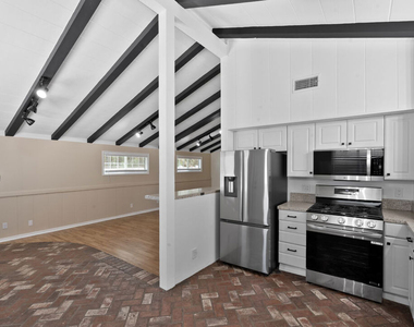 5541 Fallbrook Avenue - Photo Thumbnail 5