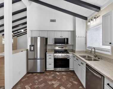 5541 Fallbrook Avenue - Photo Thumbnail 7