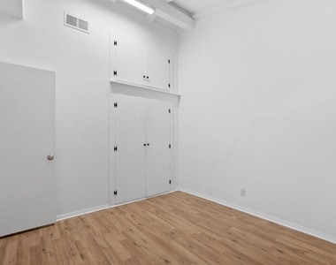 5541 Fallbrook Avenue - Photo Thumbnail 21