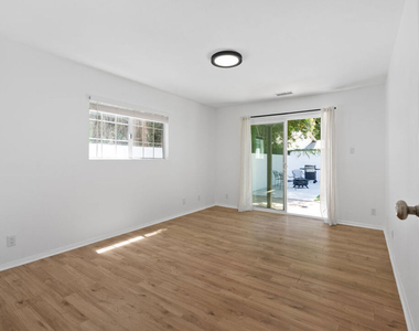 5541 Fallbrook Avenue - Photo Thumbnail 14