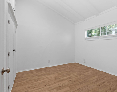 5541 Fallbrook Avenue - Photo Thumbnail 23