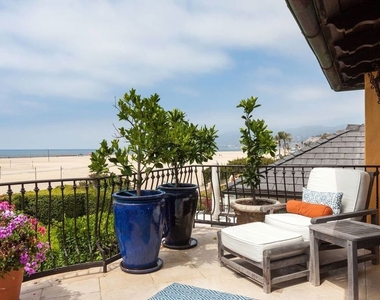 703 Palisades Beach Road - Photo Thumbnail 29