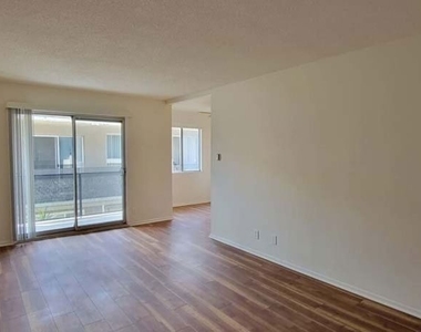 1352 N Citrus Avenue - Photo Thumbnail 1